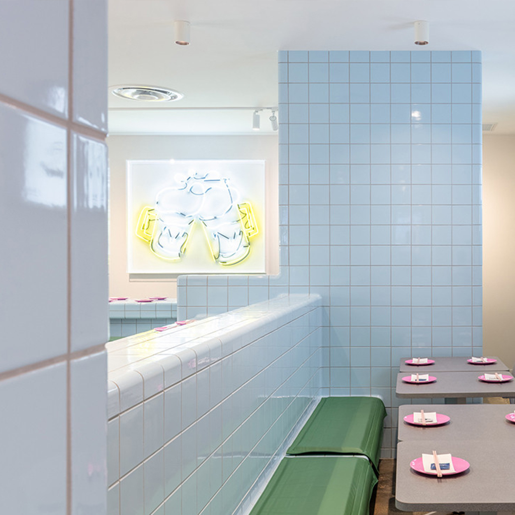 Cafe / restaurant with rounded wall tiles