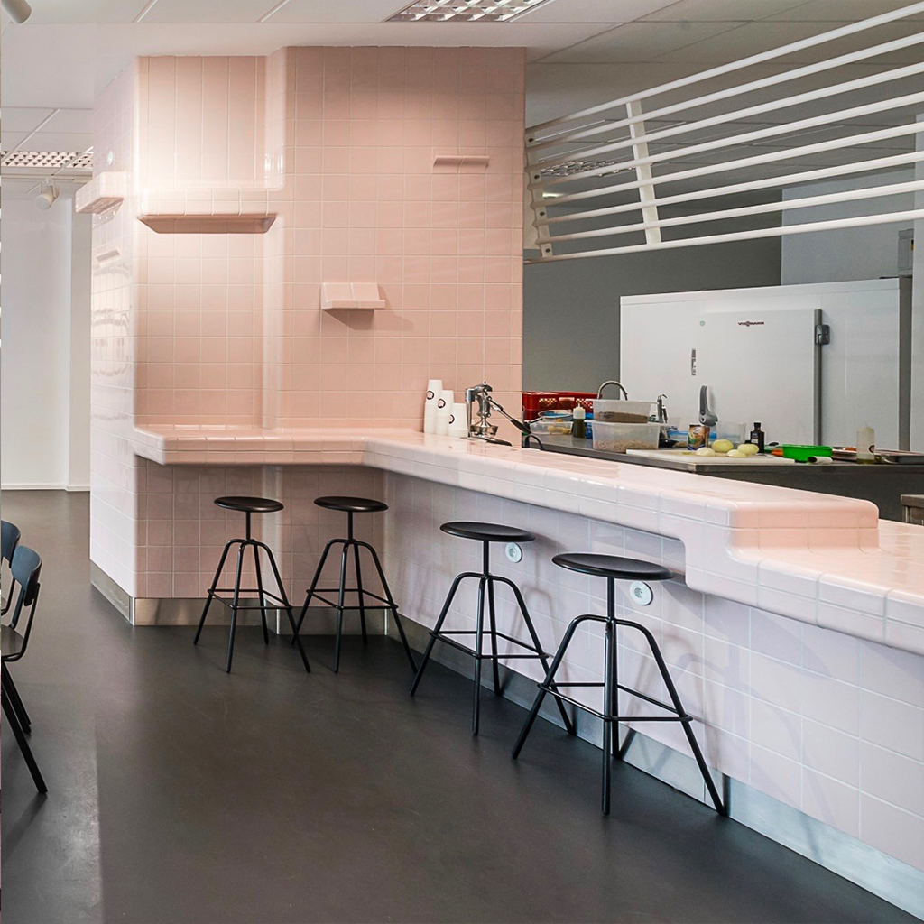 3d tiles with integrated ventilation, drain, shelves and sink, berlin