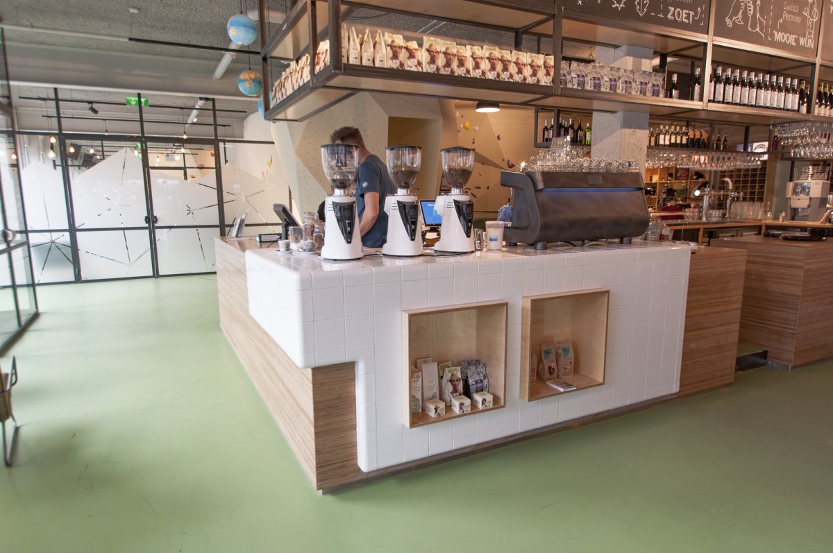 design bar / restaurant with threedimensional design tiles 
